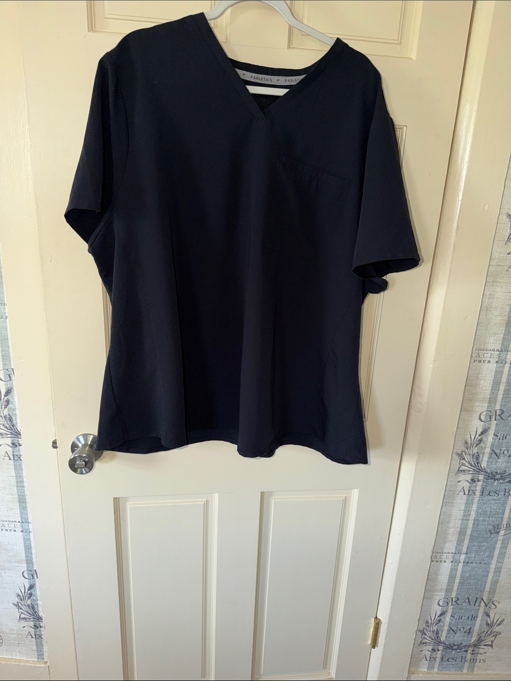 Fabletics Men’s Black V-Neck Short Sleeve Scrub Top